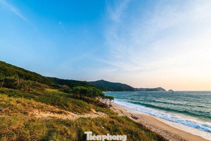 Dự án xây dựng cầu vượt biển dài khoảng 2 km bắc qua eo biển giữa hai đảo Thanh Lân và Cô Tô.