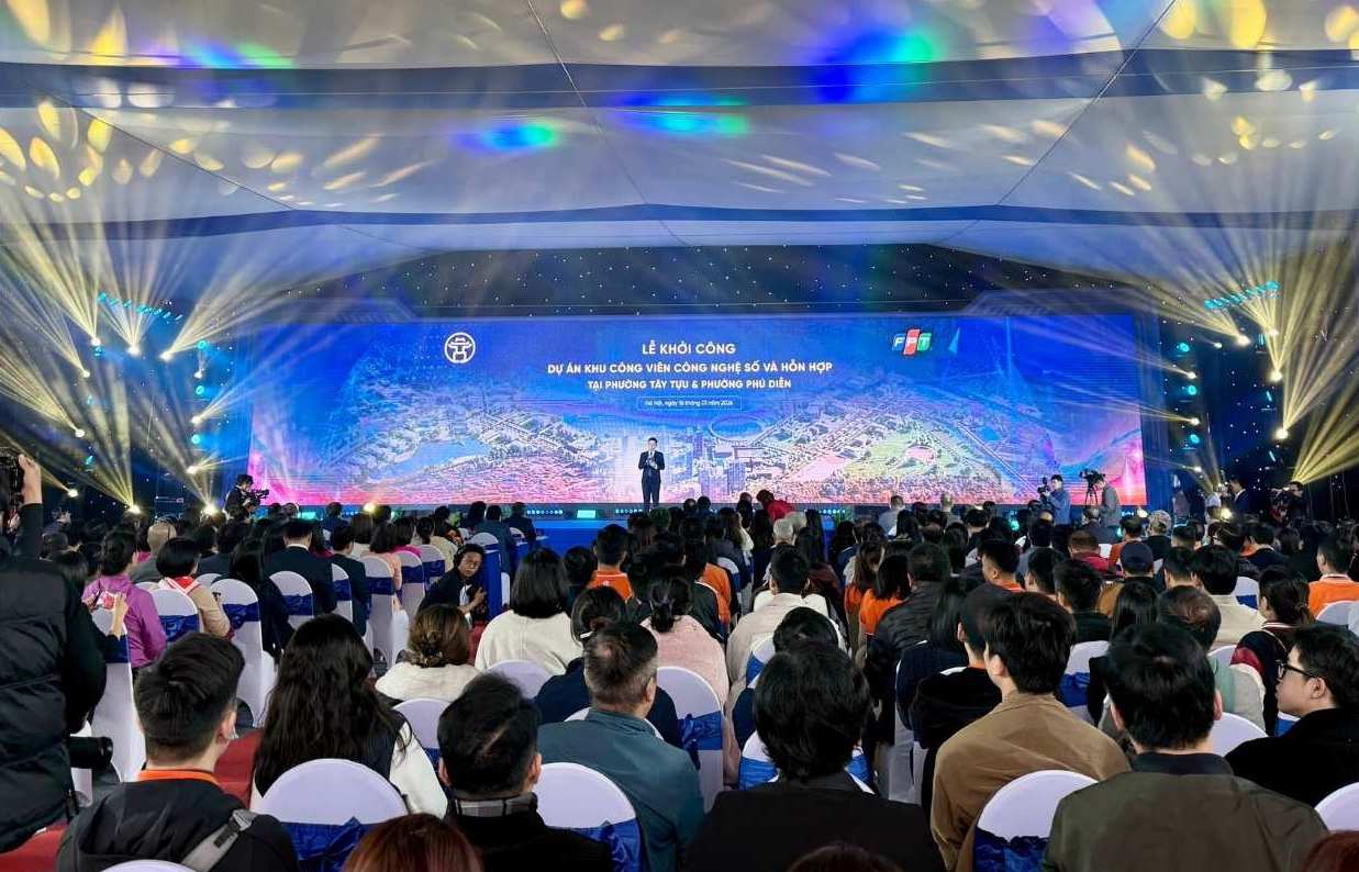 Lễ khởi công dự án Khu Công viên công nghệ số và hỗn hợp tại hai phường Tây Tựu và Phú Diễn. Ảnh: Phương Anh