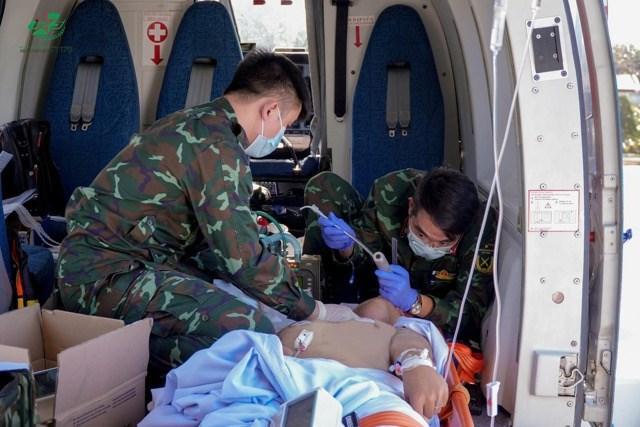 Cấp cứu bằng trực thăng đưa bệnh nhân từ đảo Sinh Tồn về đất liền