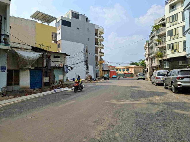 TPHCM sắp thông xe tuyến đường 4 làn xây trên kênh thoát nước