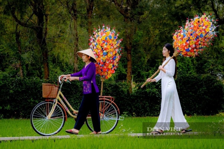 Làng hoa giấy Thanh Tiên thuộc xã Phú Mậu (nay là phường Dương Nỗ, TP Huế), xuất hiện cách đây hơn 300 năm.