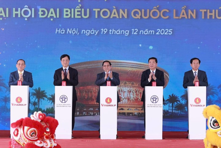 Thủ tướng Chính phủ Phạm Minh Chính, Bí thư Thành ủy Hà Nội Nguyễn Duy Ngọc và các đại biểu thực hiện nghi thức khởi công, khánh thành các công trình, dự án chào mừng Đại hội đại biểu toàn quốc lần thứ XIV của Đảng.