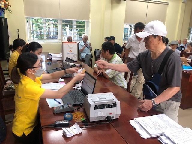 Nghỉ hưu nhưng tiếp tục làm việc, người lao động được hưởng nhiều quyền lợi