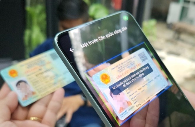 Tài khoản ngân hàng, ví điện tử, chứng khoán chưa xác thực sinh trắc học sẽ bị ngừng giao dịch. Ảnh minh họa: Lam Giang.