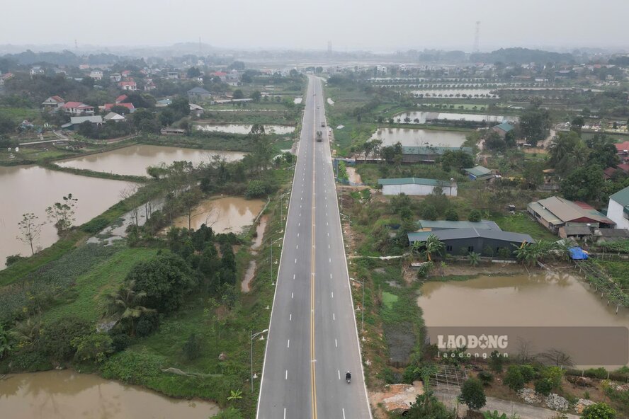 Đoạn đường dài hơn 1km này là đoạn được xây mới hoàn toàn. Ảnh: Tô Công.