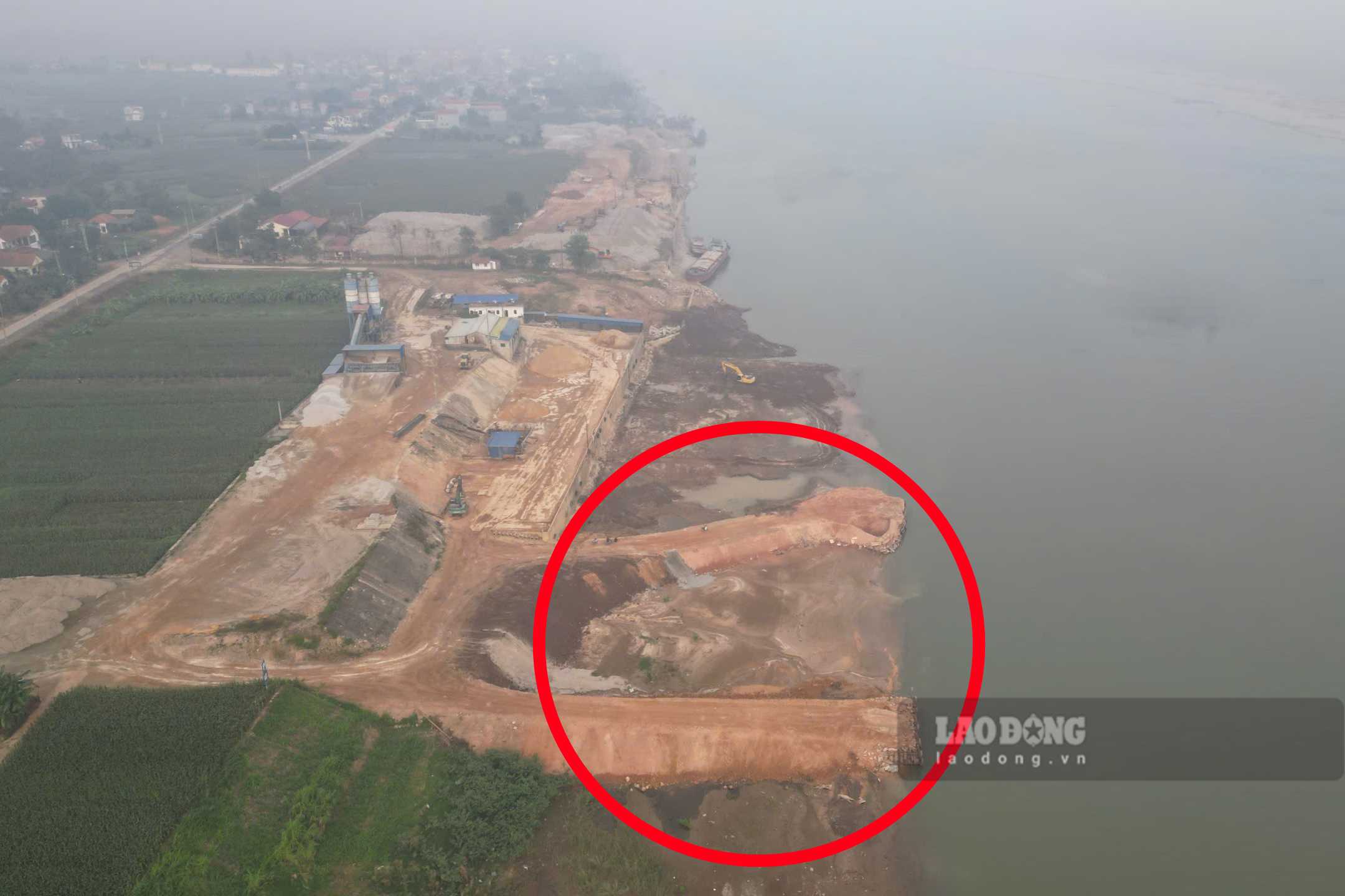 Theo quyết định xử phạt của UBND xã Đào Xá, diện tích đất đã được đổ chỉ 24m³. Ảnh: Tô Công.