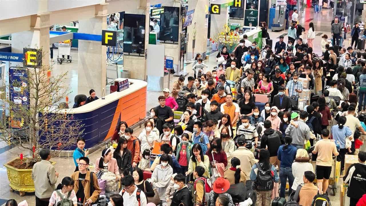 Giá vé máy bay Tết Nguyên đán tăng cao, đắt nhất hơn 1 chỉ vàng