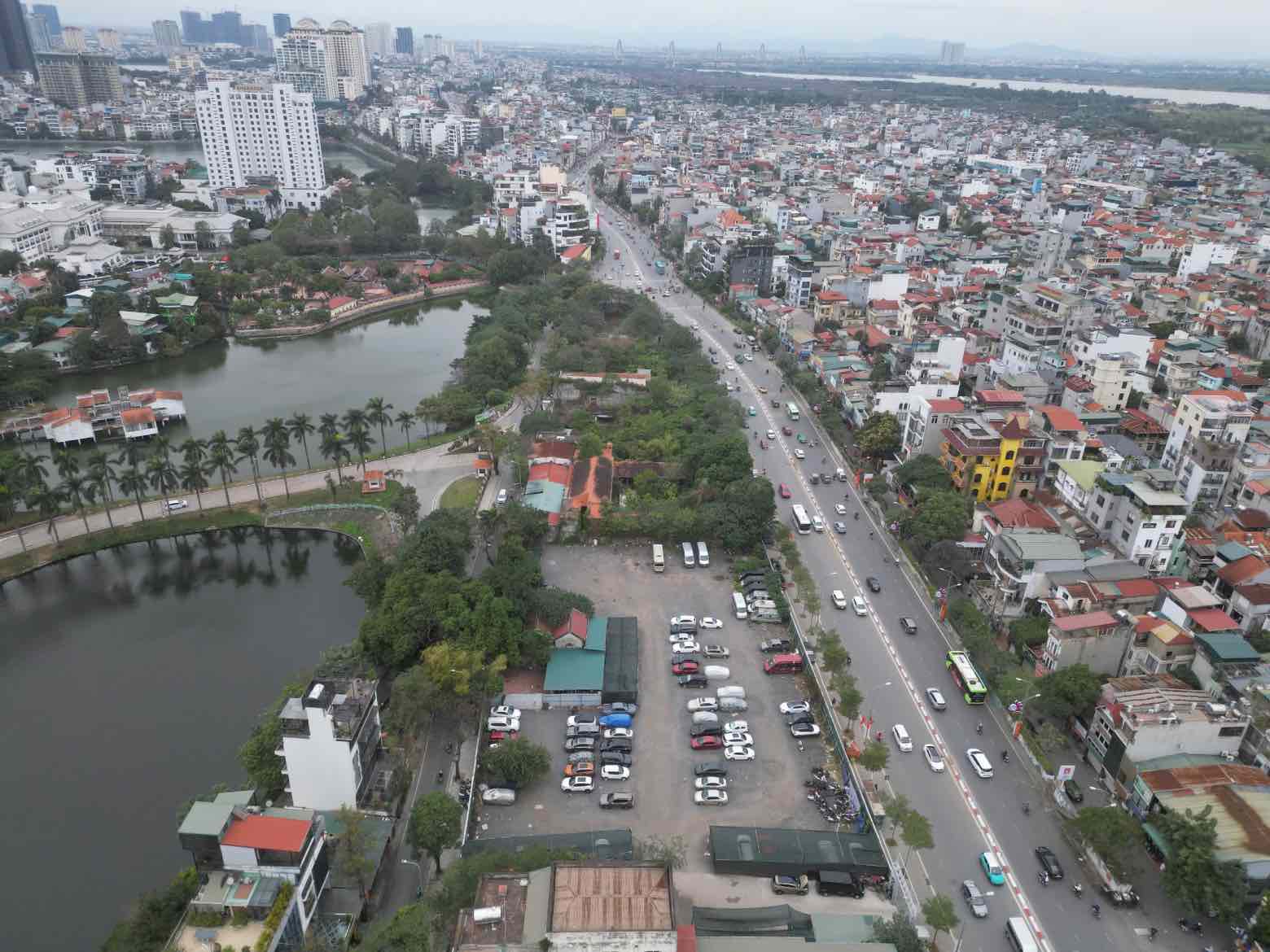 Khu đất vàng tại số 161 Yên Phụ (phường Tây Hồ) hiện đang là bãi trông xe. Ảnh: Sóng Hữu