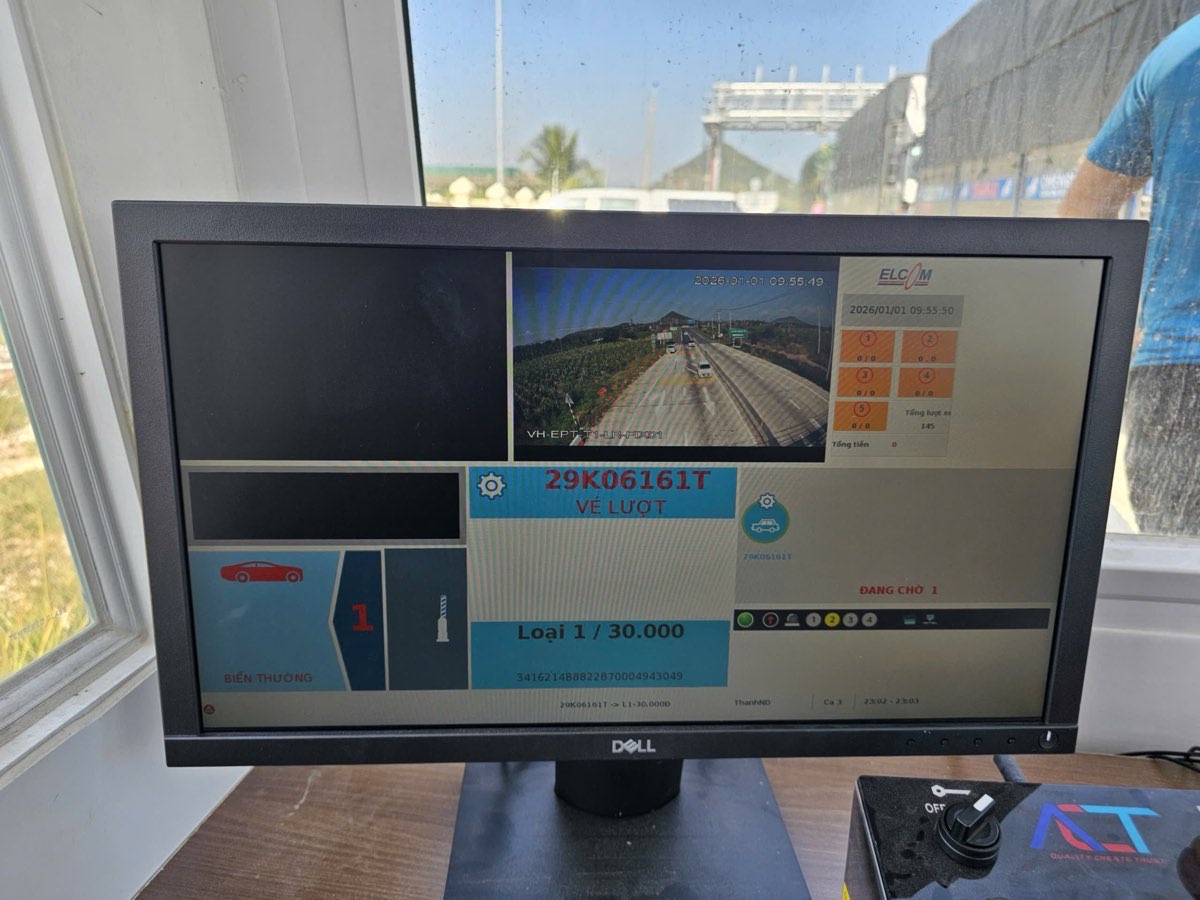 Hệ thống thu phí không dừng ETC được vận hành thử nghiệm, khắc phục lỗi phát sinh. Ảnh: Duy Tuấn