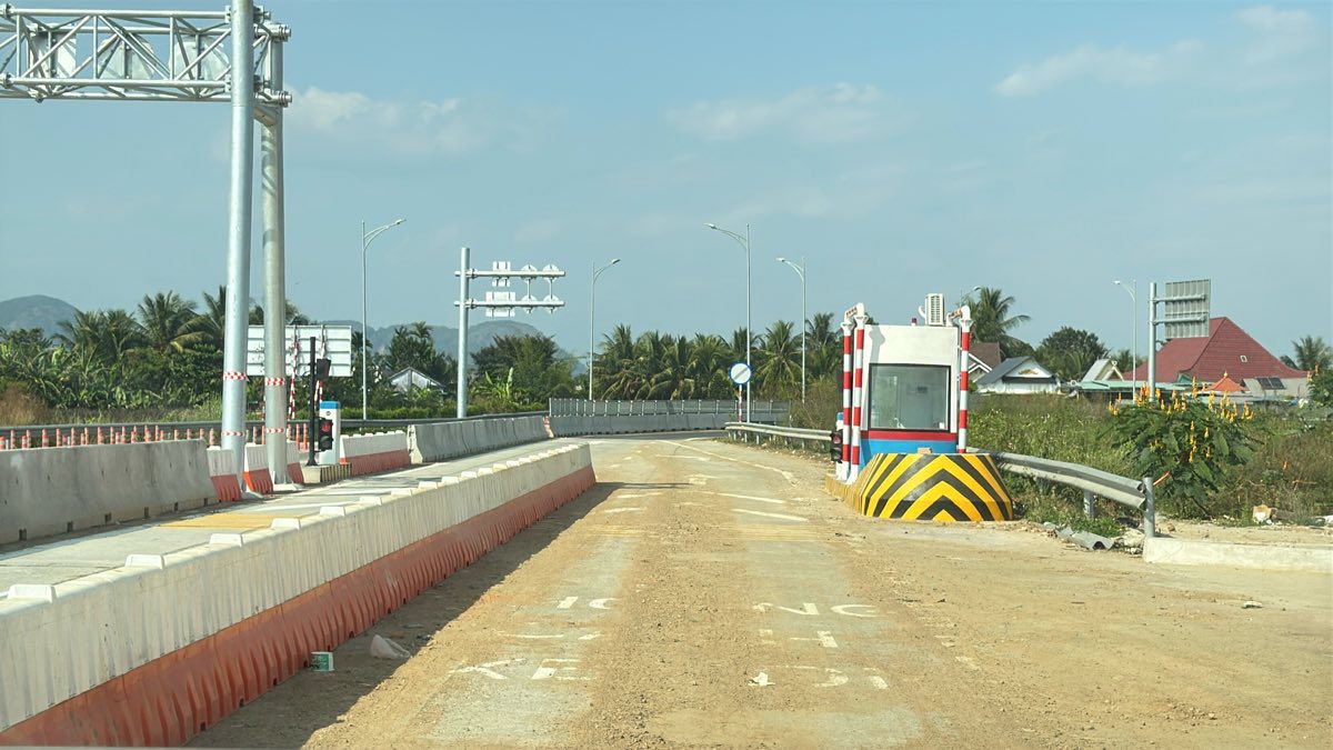 Lối ra tại một nút giao trên cao tốc Vĩnh Hảo - Phan Thiết có trạm thu phí ETC. Ảnh: Duy Tuấn