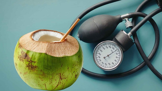 2 nhóm người nên kiêng uống nước dừa vào buổi sáng