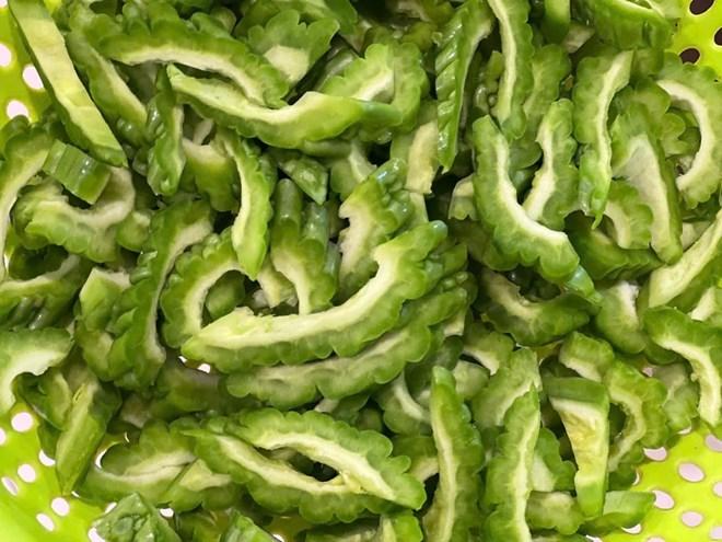 Cách thải độc cơ thể sau Tết bằng mướp đắng