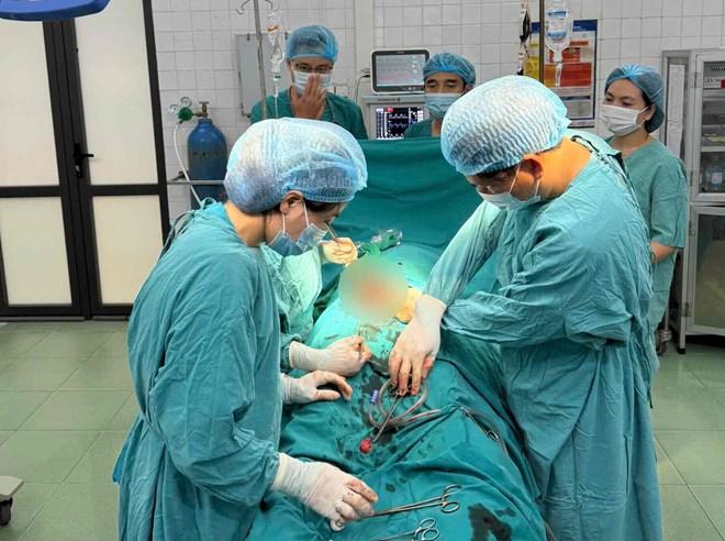 Hai điều dưỡng hiến máu cứu thai phụ nguy kịch