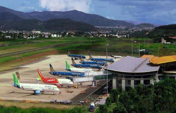 Sửa chữa dường cất hạ cánh và đường lăn cảng hàng không Liên Khương. Ảnh: TL.