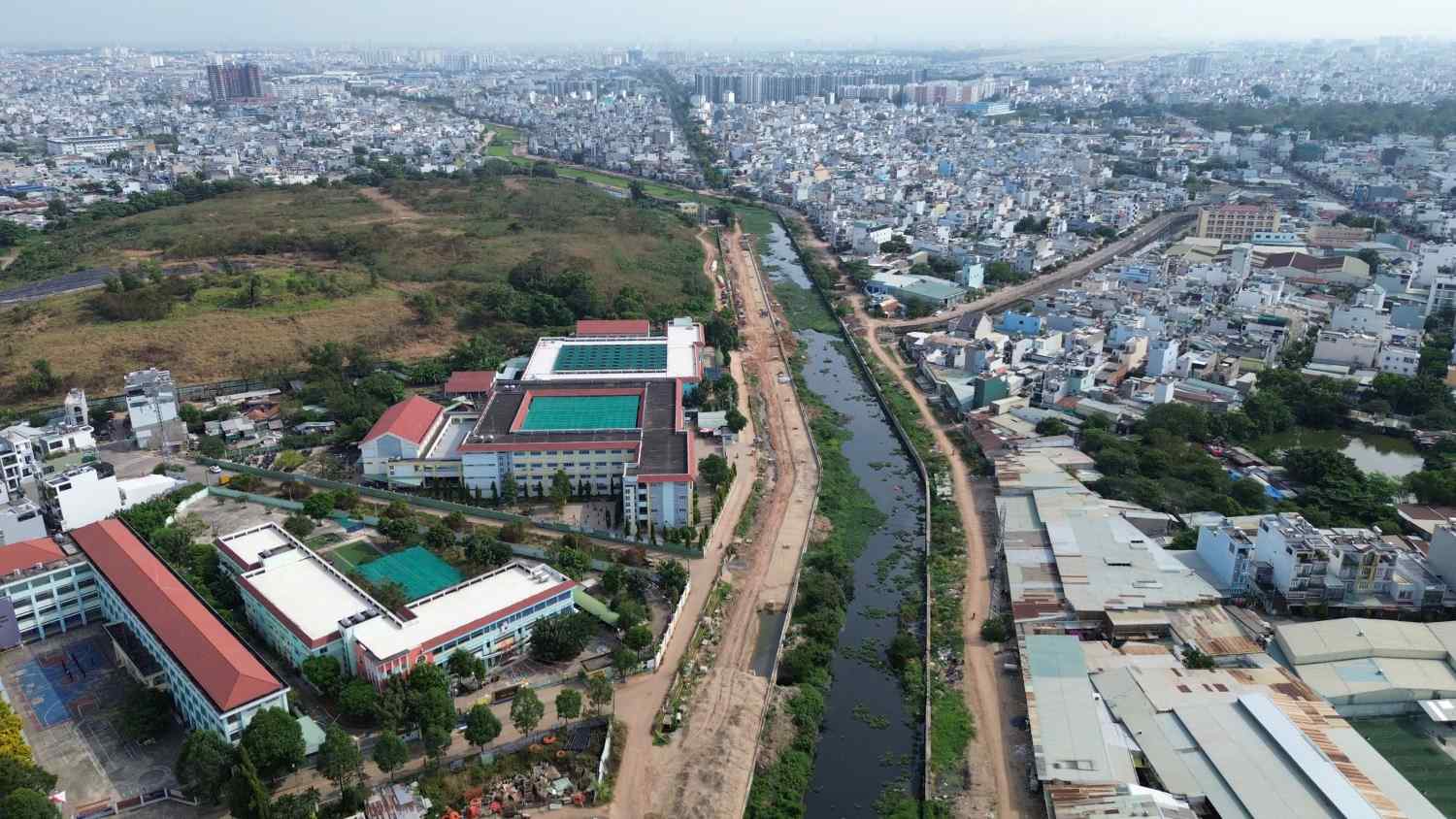 Hiện trạng kênh Tham Lương - Bến Cát sau 3 năm cải tạo. Ảnh: Anh Tú