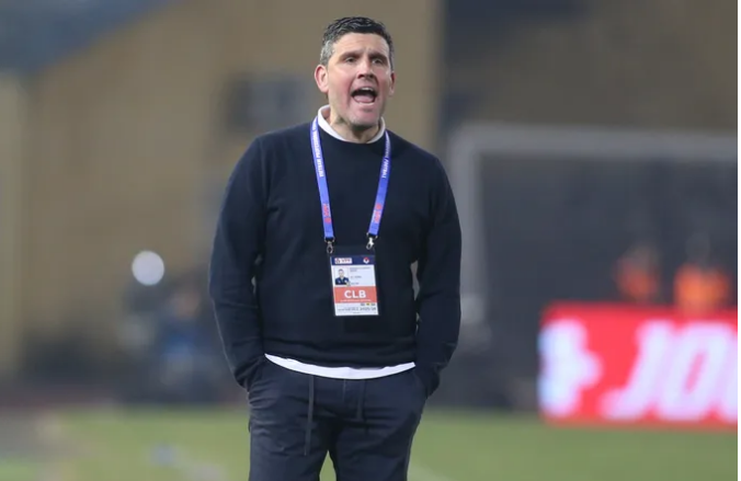 HLV Gerard Albadalejo và trợ lý HLV Josep Maria Roma chia tay Ninh Bình FC.