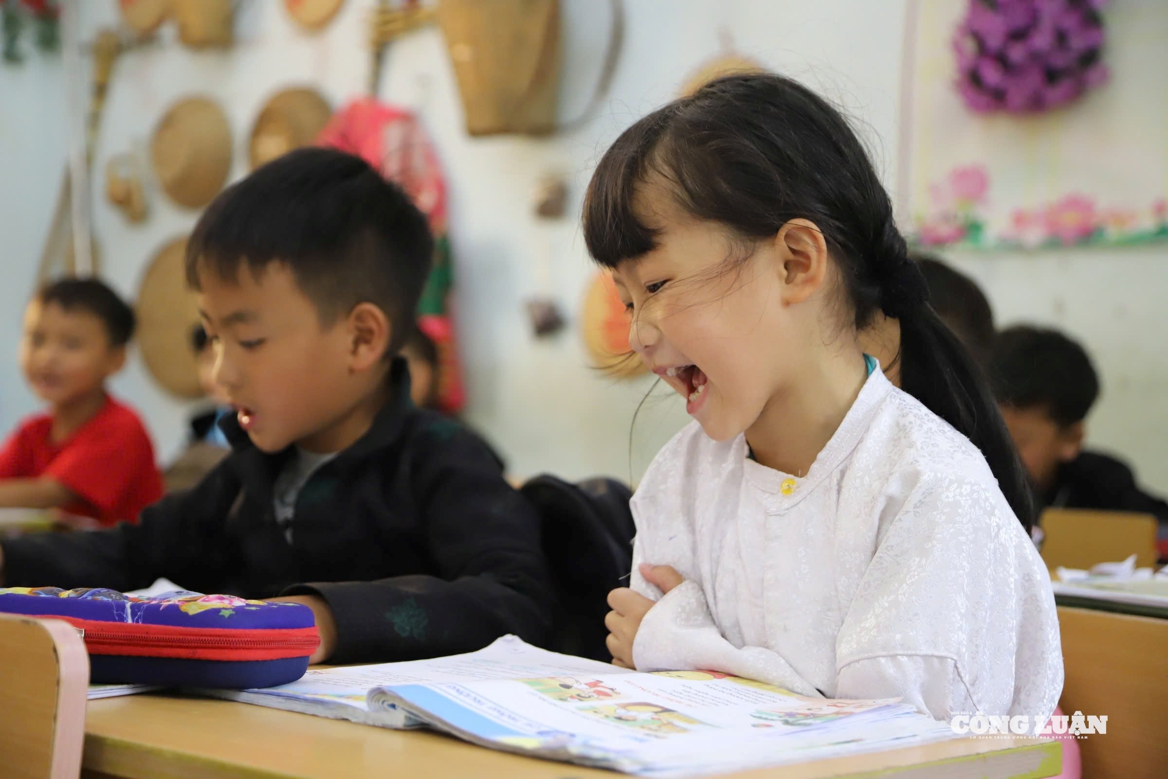 Một bộ SGK thống nhất sẽ tạo sự bình đẳng trong tiếp cận học tập cho mọi học sinh trên cả nước.