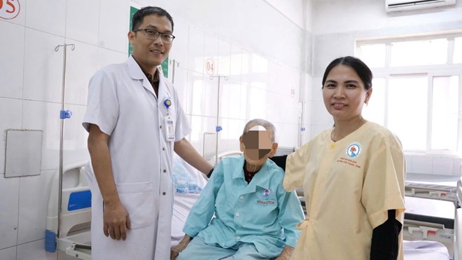 Phẫu thuật thay khớp háng thành công cho bệnh nhân 106 tuổi