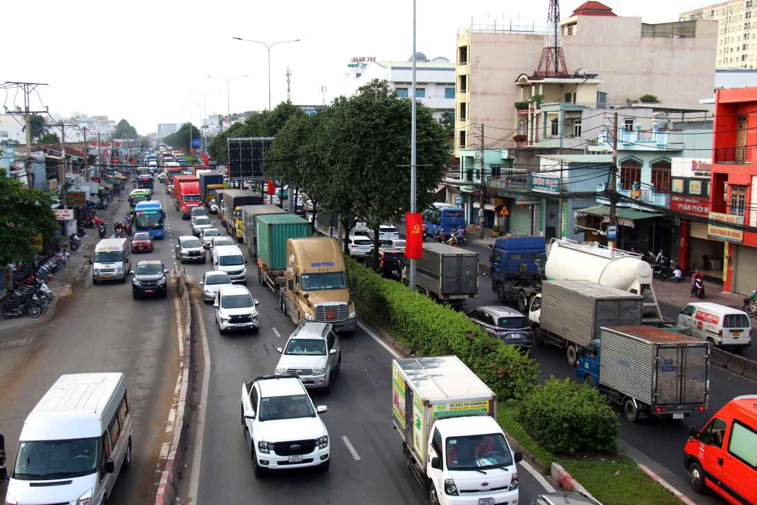 TPHCM sẽ mở rộng Quốc lộ 22 lên 10 làn xe.  Ảnh: Minh Quân