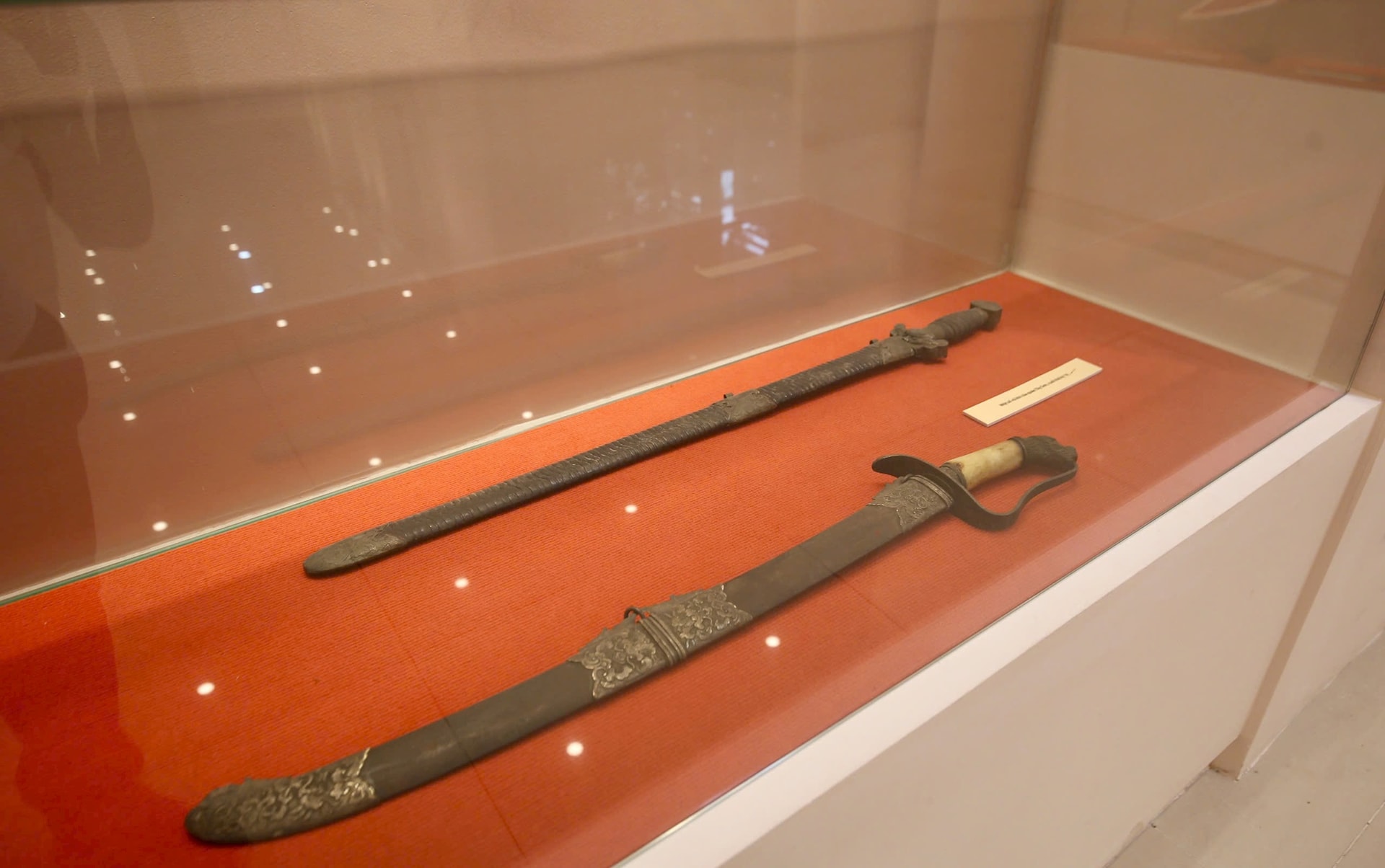 Kỷ vật trong nhà trưng bày. Ảnh: HT