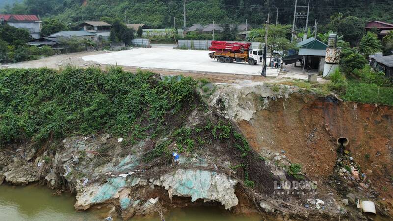 Khu vực lấn chiếm thuộc trạm trộn bê tông của Công ty CP bê tông và xây dựng Hưng Phụng. Ảnh: Nhóm PV.