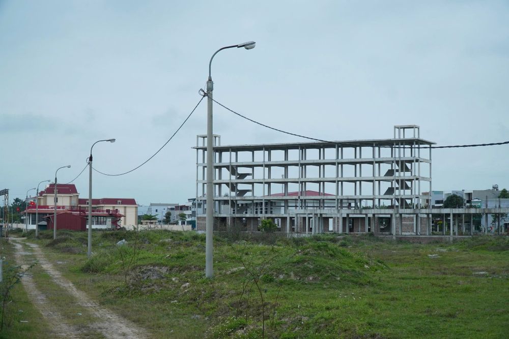 Đến hiện tại, dự án Trung tâm dạy nghề y tá, điều dưỡng quốc tế (ở xã Lưu Vệ) đã xây dựng một số hạng mục công trình. Ảnh: Quách Du