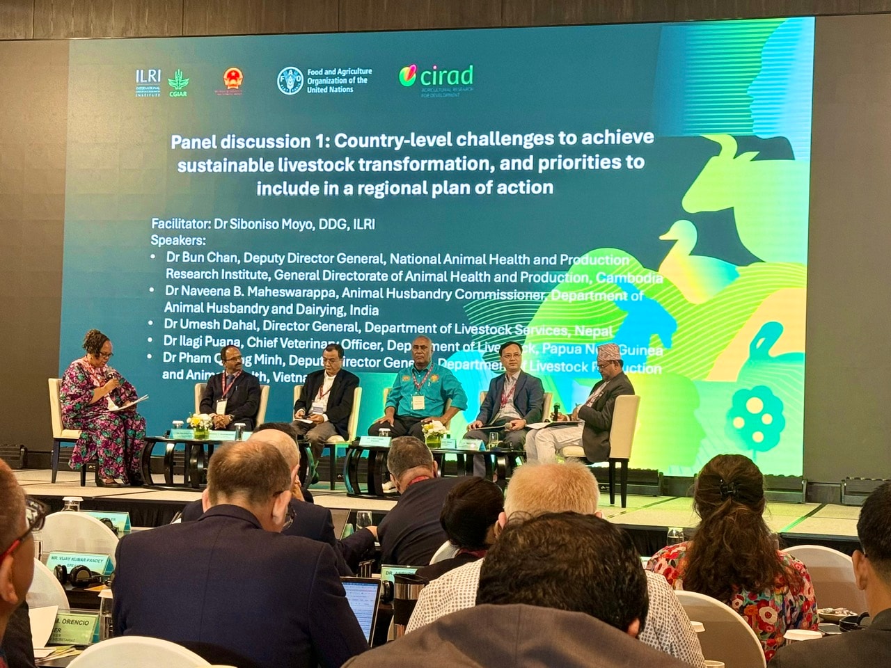 Các đại biểu quốc tế thảo luận tại Hội nghị châu Á-Thái Bình Dương về chăn nuôi bền vững diễn ra tại Hà Nội từ ngày 24 đến 26-3. Ảnh: Kiều Thoan Thu