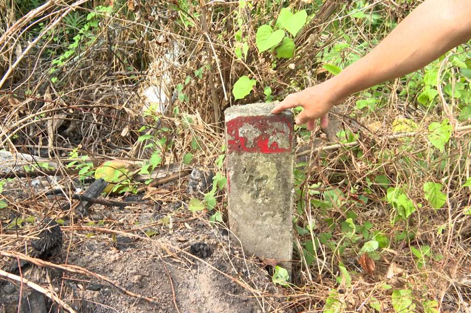 Cột mốc dự án đường Phạm Ngũ Lão nối dài. Ảnh: Tạ Quang