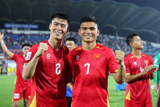 Tuyển Việt Nam vào top 100 thế giới