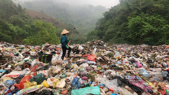 Rác thải đe dọa sinh thái khu du lịch Suối Giàng