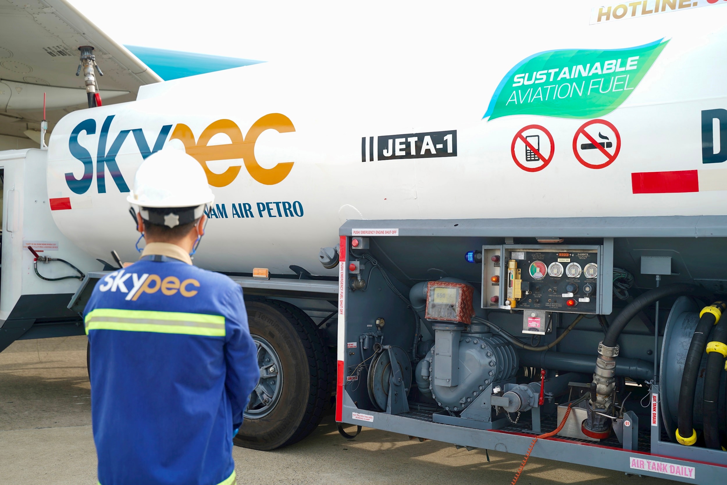 vietnam-airlines-dong-loat-su-dung-nhien-lieu-hang-khong-ben-vung-saf-tren-sau-chuyen-bay-noi-dia-khoi-hanh-tu-da-nang-den-cac-thanh-pho-ha-noi-tp.-hcm-sang-nay.jpg