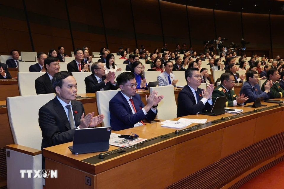 Đại biểu Quốc hội thông qua dự thảo Nghị quyết bầu Tổng Bí thư Tô Lâm, Đại biểu Quốc hội khóa XVI, làm Chủ tịch nước nhiệm kỳ 2026-2031. (Ảnh: Lâm Khánh/TTXVN)