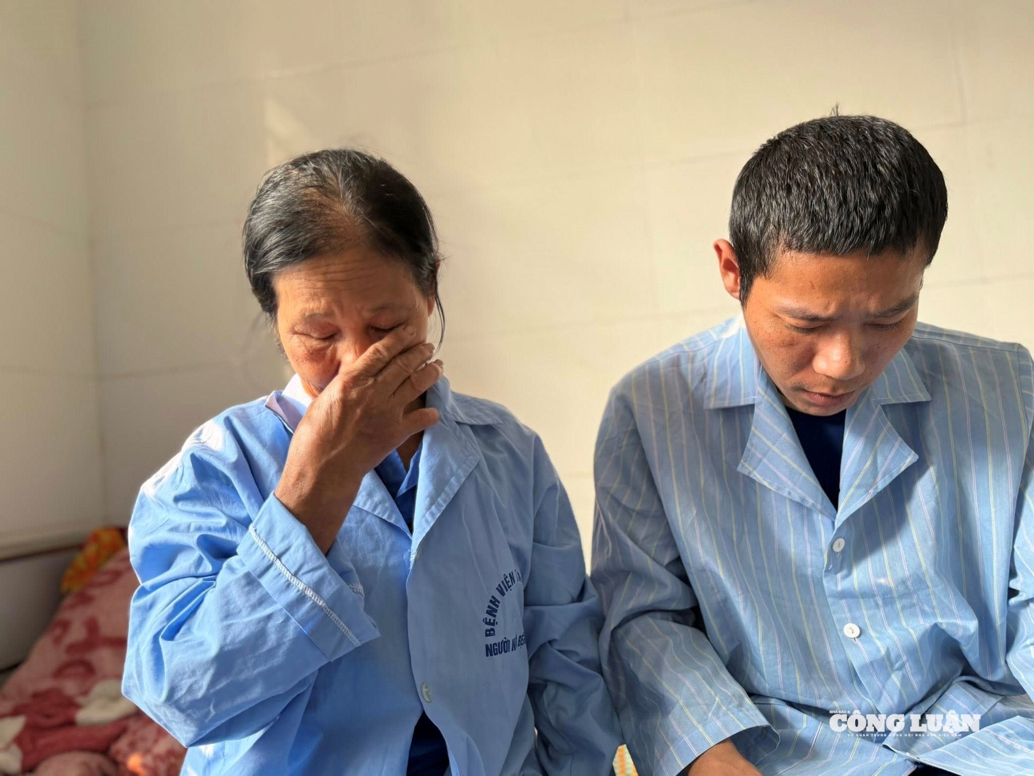 Từ ngày chồng mất, bà Xuân đưa các con vào bệnh viện tâm thần điều trị