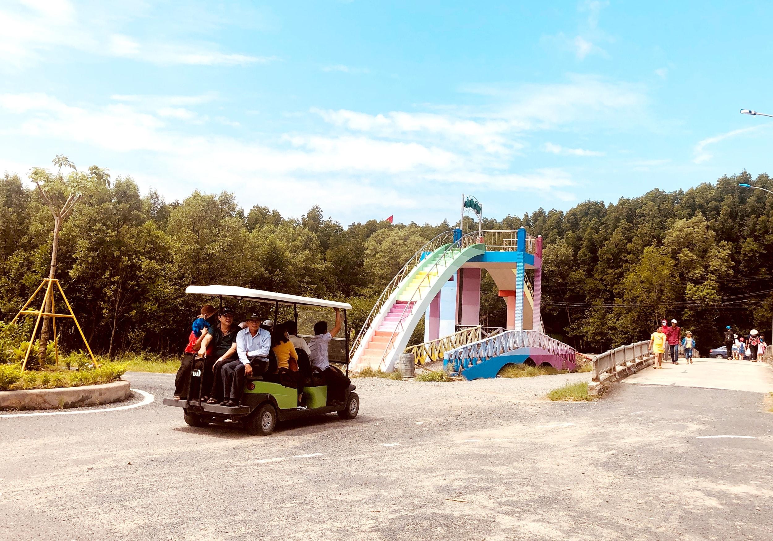 Dat Mui ngay cang hap dan du khach