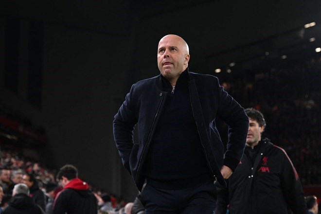 Áp lực gia tăng với Arne Slot và Liverpool sau trận thua PSG