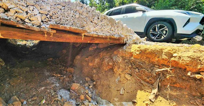 Phối hợp xử lý điểm đấu nối trái phép trên đèo Bảo Lộc