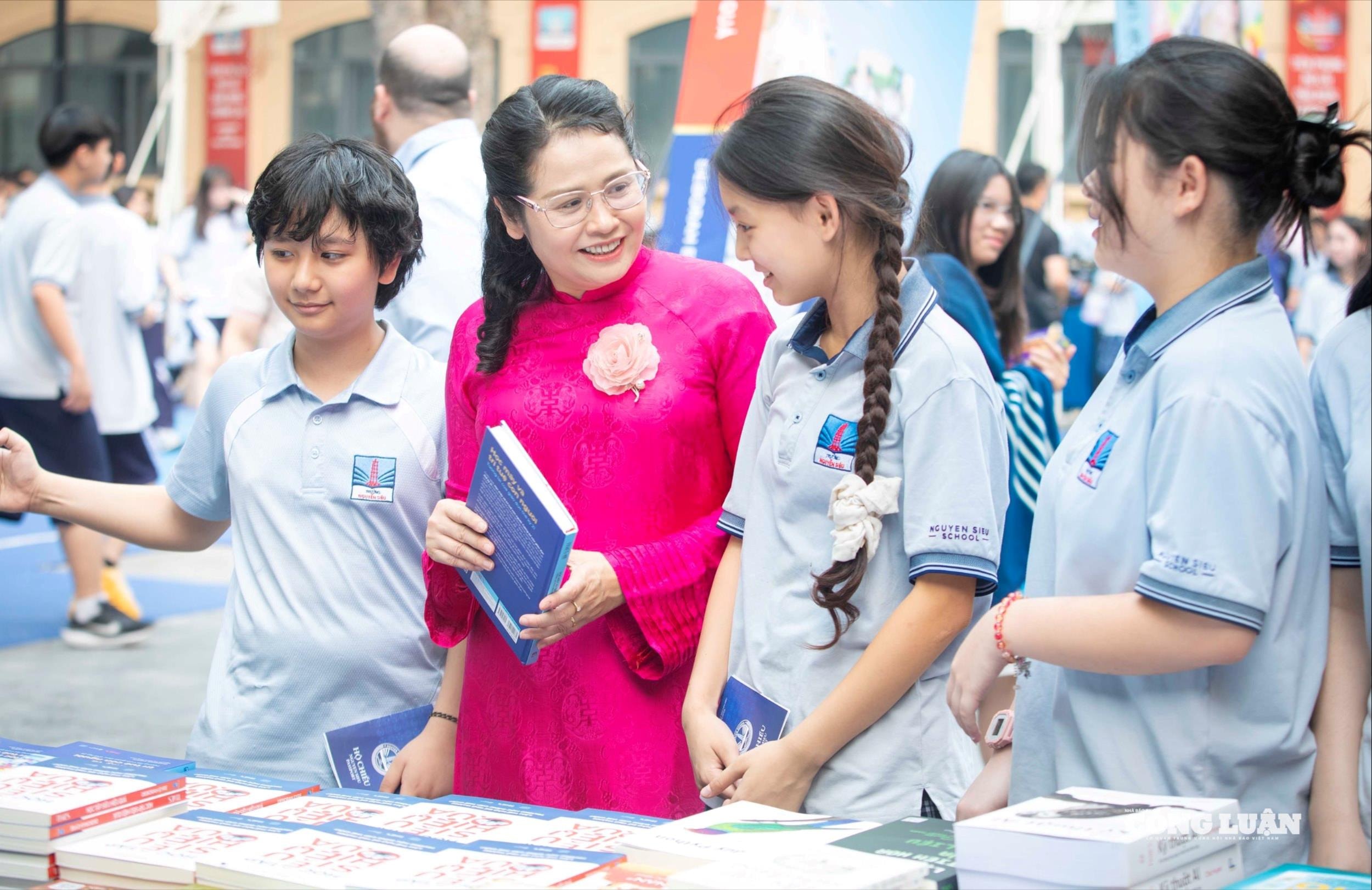 Theo cô Nguyễn Thị Minh Thúy, đọc ngày nay không còn đơn thuần là một kỹ năng học tập, mà là con đường để học sinh xây dựng bản lĩnh trí tuệ và hệ giá trị sống.