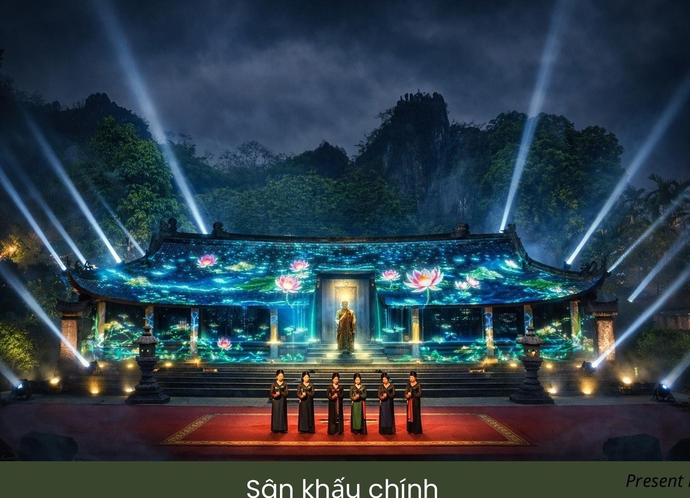 Chương trình trình diễn ánh sáng nghệ thuật kết hợp công nghệ 3D Mapping mang chủ đề “Ánh sáng chạm ký ức” lần đầu tiên được tổ chức tại Quốc Oai. Ảnh: PV