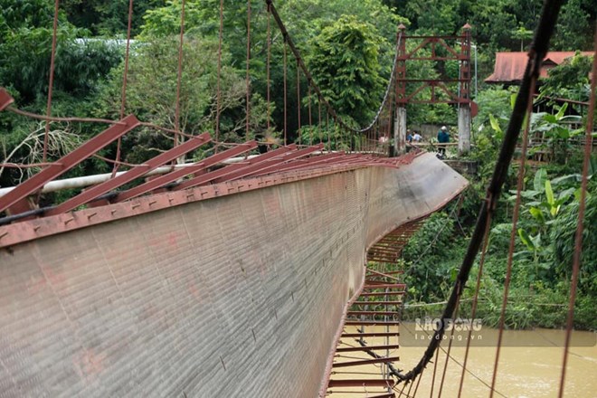 Điện Biên thanh lý cầu treo bị đứt cáp ở xã biên giới