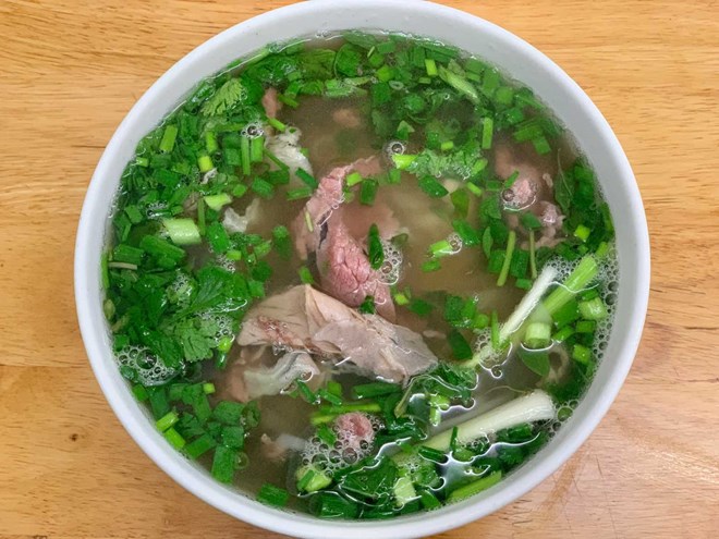 Công khai địa chỉ quán phở, bún riêu tóp mỡ ở Hà Nội vi phạm an toàn thực phẩm