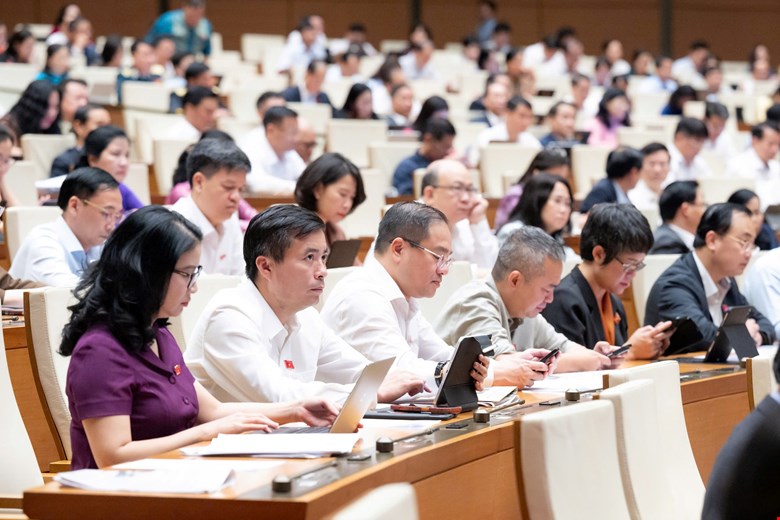 Quang cảnh phiên thảo luận sáng 21.4. Ảnh: Media Quốc hội