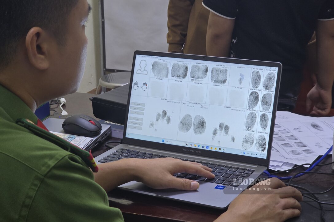 Cơ quan Công an đẩy nhanh tiến độ cấp CCCD và định danh điện tử cho học sinh. Ảnh: Tô Công