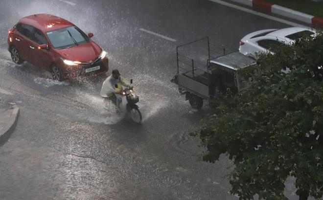 Cảnh báo mưa dông ở Hà Nội trong 3 giờ tới, nguy cơ thời tiết nguy hiểm