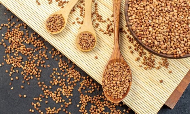 Salad quinoa Địa Trung Hải, bữa ăn lành mạnh giàu protein dễ thực hiện tại nhà