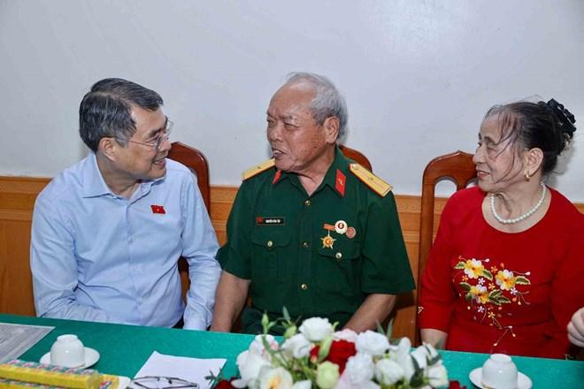 Thủ tướng Chính phủ Lê Minh Hưng thăm, tặng quà gia đình chính sách tại Hải Phòng