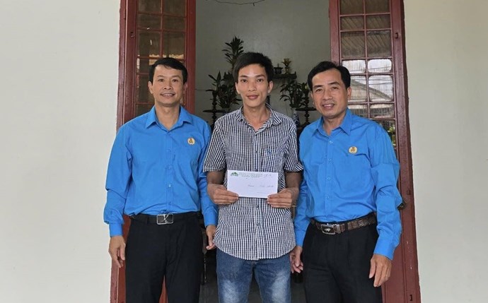 Hỗ trợ công nhân bị tai nạn lao động ở Tổng Công ty Thương mại Quảng Trị
