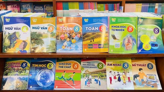 Trong dự thảo nghị định mới, Bộ Giáo dục và Đào tạo đề xuất về hình thức thực hiện miễn phí sách giáo khoa cho học sinh. Ảnh: Vân Trang