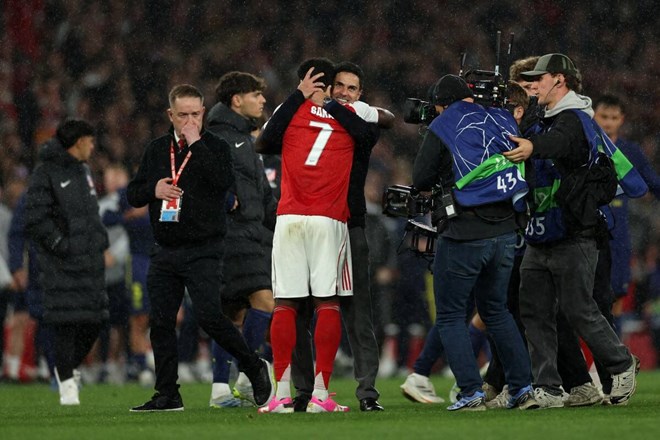 Arsenal vào chung kết Champions League