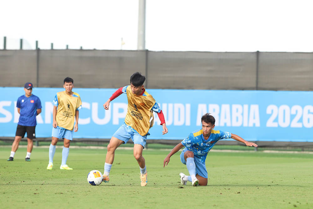 Các cầu thủ U17 Việt Nam nỗ lực hoàn thiện thể lực và chiến thuật tại Saudi Arabia. Ảnh: VFF