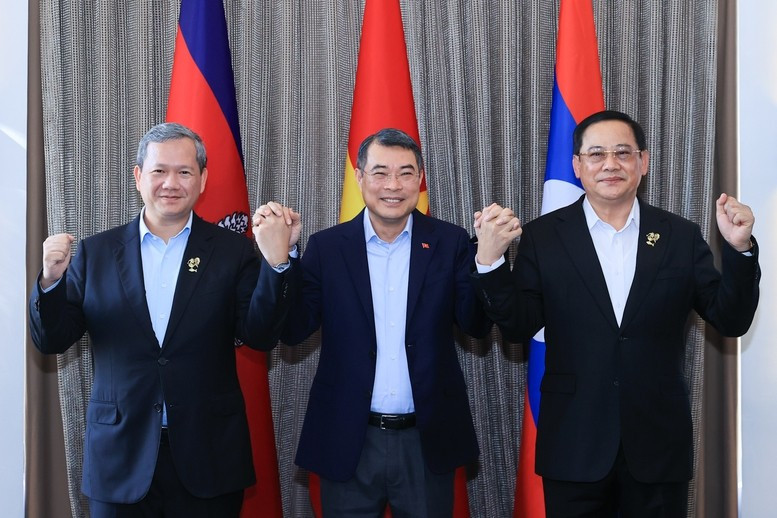 Thủ tướng Chính phủ Lê Minh Hưng đã có cuộc ăn sáng làm việc với Thủ tướng Campuchia Hun Manet và Thủ tướng Lào Sonexay Siphandone.